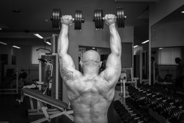 adam dumbbells ile eğitim