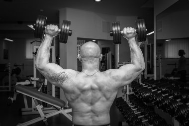 adam dumbbells ile eğitim