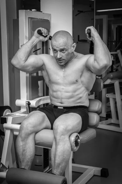 Man in gym — Stock Photo, Image