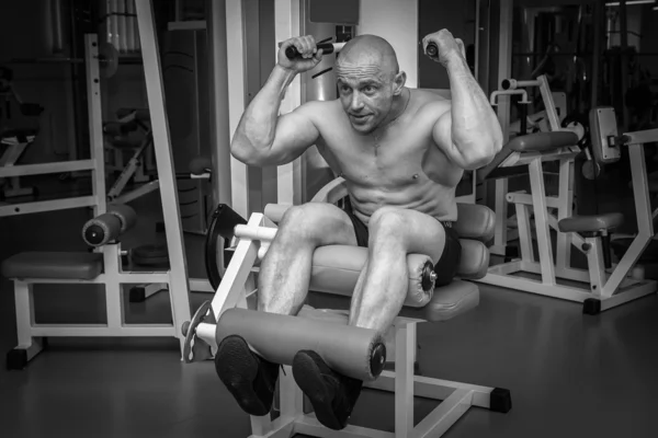 Mannen i gym — Stockfoto