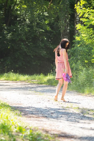 Woman in forest — Stock Photo, Image