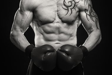 adam dövme boks ile