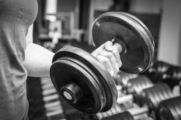 Muscular arm in the gym. — Stock Photo, Image