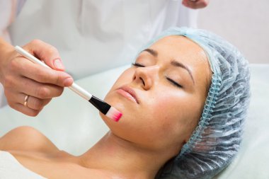 Kaplıca salonundaki kadın.