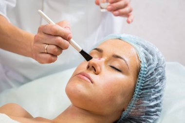 Kaplıca salonundaki kadın.