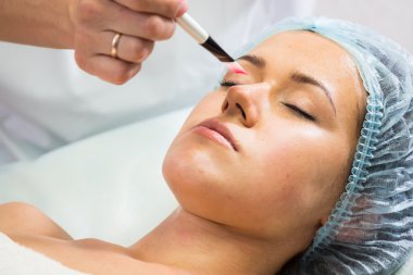 Kaplıca salonundaki kadın.