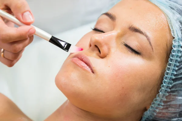 Woman in spa salon — Stock Photo, Image