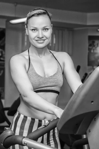 Gadis di treadmill — Stok Foto