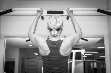 Eğitim Simülatörü üzerinde kadın.