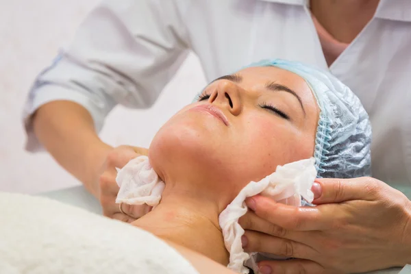 Procedimentos cosméticos na clínica de spa — Fotografia de Stock