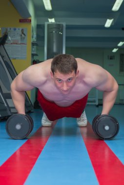 Spor salonundaki adam..