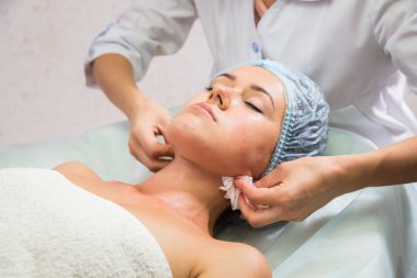 kadın alıcı yüz maskesi