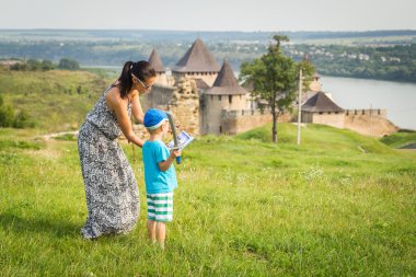 Anne ve oğlu eski yol