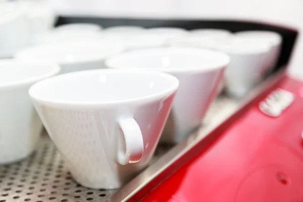 Copos brancos para fazer café — Fotografia de Stock