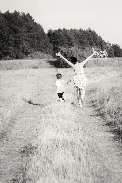 Happy family outdoor — Stock Photo, Image