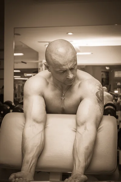 Man in gym — Stock Photo, Image