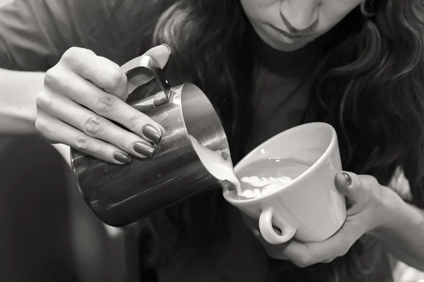 Woman making coffee — Stock Photo, Image