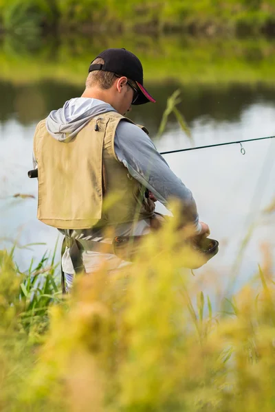 Fisherman on the river bank. — Stock Photo, Image