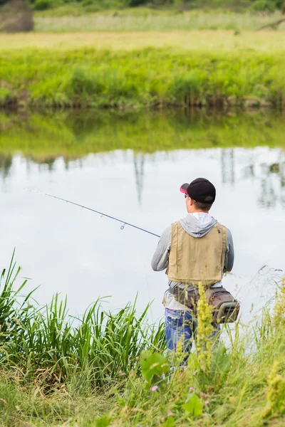 Hombre pescando — Foto de Stock