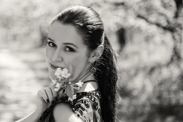 Girl near a flowering tree — Stock Photo, Image