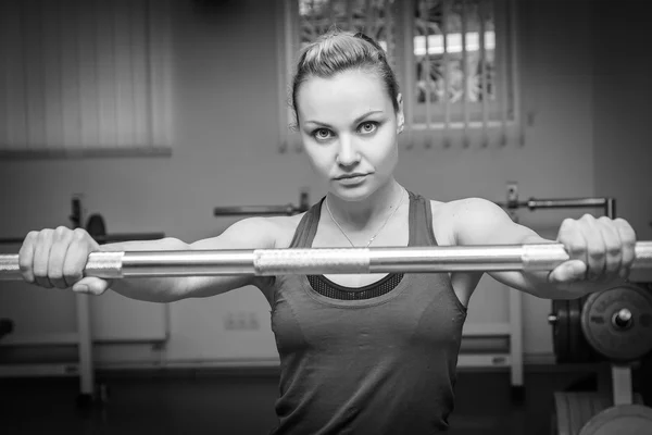 Blonde woman working out  with weights — Stock Photo, Image