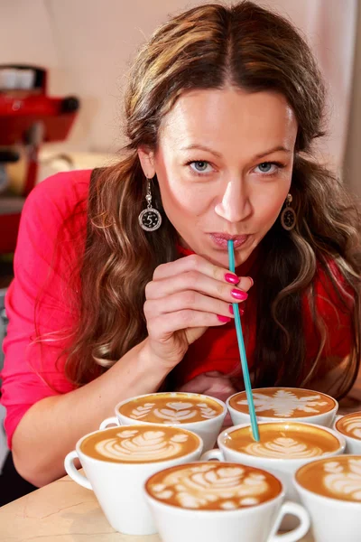 Woman drinking coffee — Stock Photo, Image