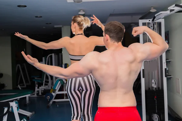 Hombre y mujer deportistas — Foto de Stock