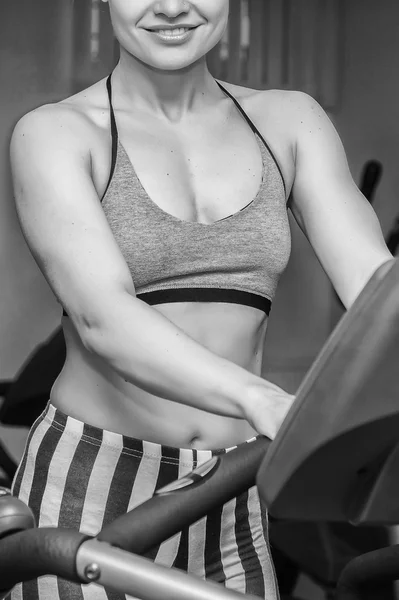 Girl on treadmill — Stock Photo, Image