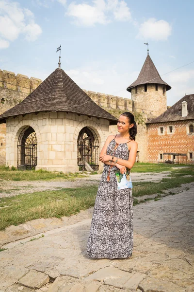 Girl near  medieval castle — Stock Photo, Image