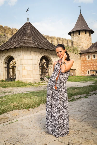 Girl near  medieval castle — Stock Photo, Image