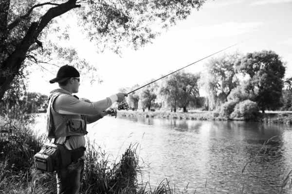 Fisherman on the river bank. — Stock Photo, Image