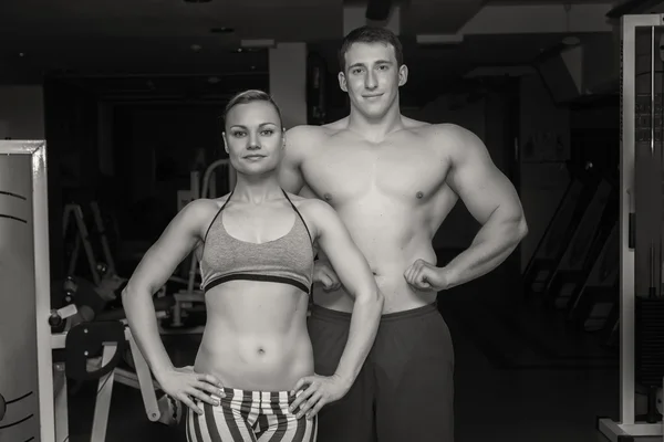 Hombre y mujer deportistas — Foto de Stock