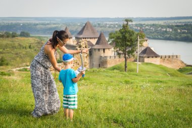 Anne ve oğlu eski yol