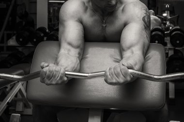 adam vasıl jimnastik salonu.