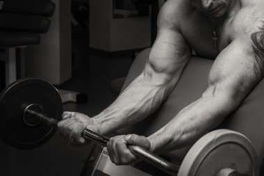 adam vasıl jimnastik salonu.