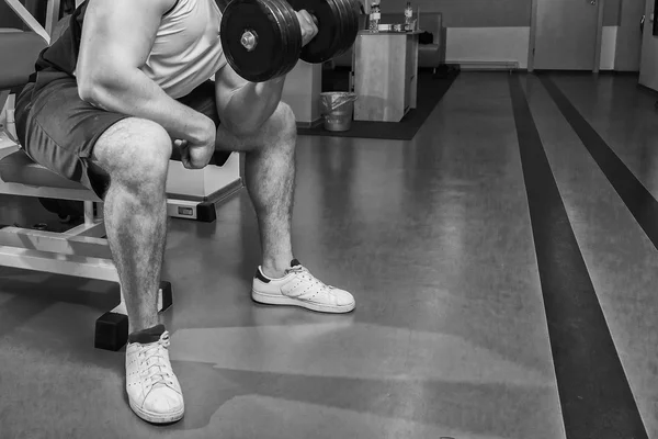 Uomo in palestra — Foto Stock