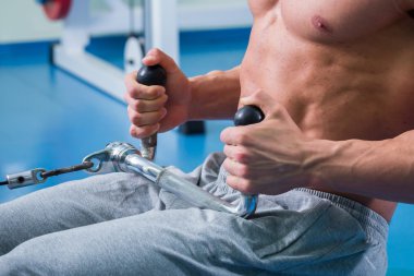 Eğitim Simülatörü üzerinde adam