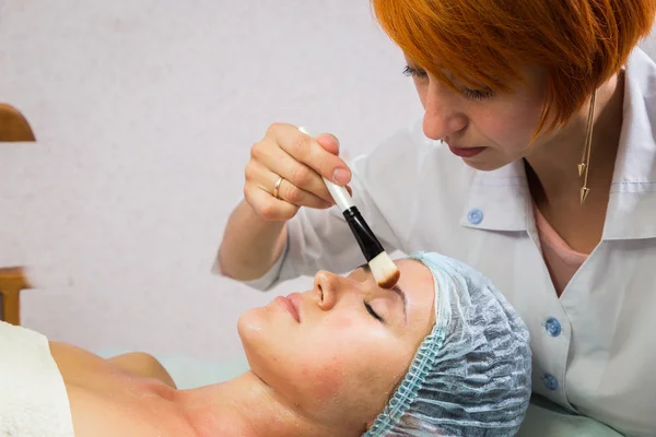 Procédures cosmétiques dans une clinique de spa — Photo