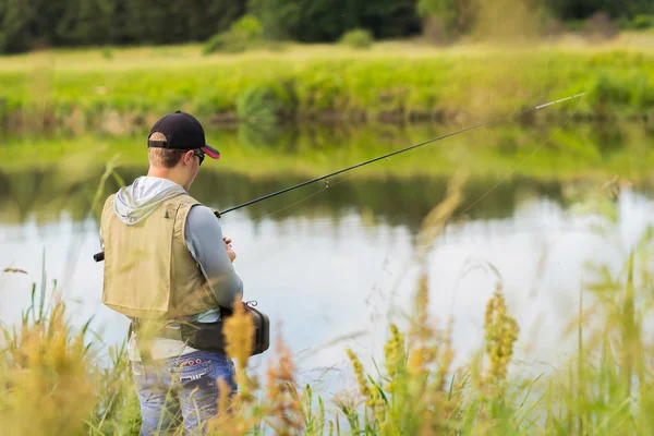 Fiskare på floden Bank. — Stockfoto