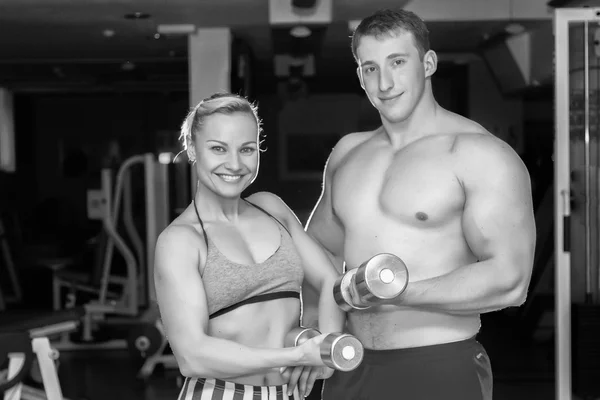 Sportieve man en vrouw — Stockfoto
