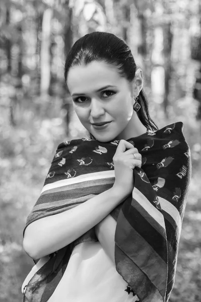 Mujer joven al aire libre retrato — Foto de Stock