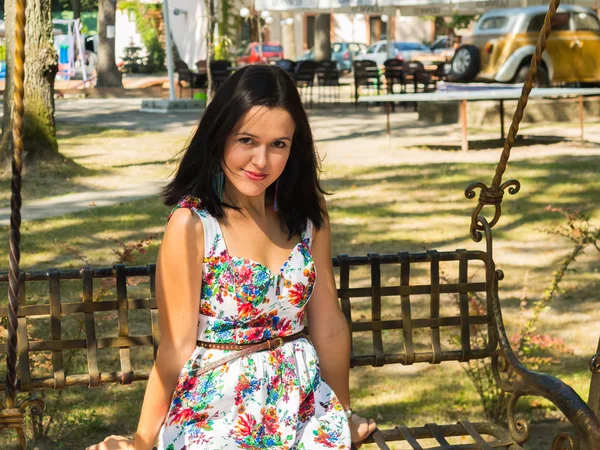 Mujer joven al aire libre retrato —  Fotos de Stock