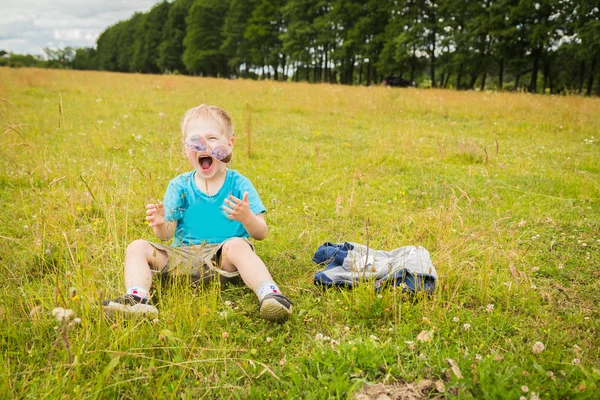 Young boy wearing sunglasses. — Stock Photo, Image