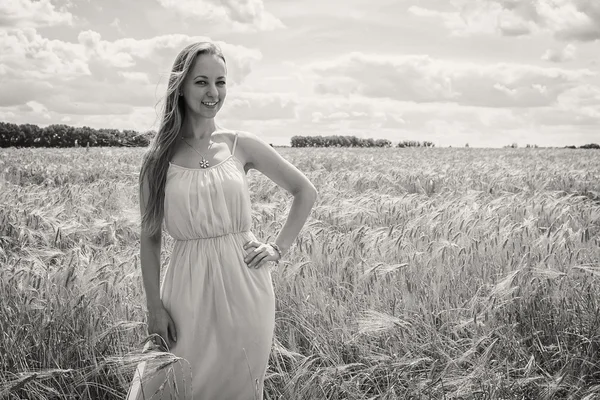 Blonde woman in the summer field — Stock Photo, Image