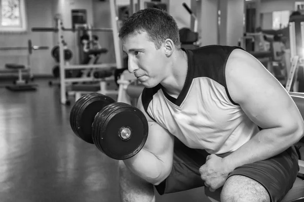 Man working out with dumbbells — Stock Photo, Image