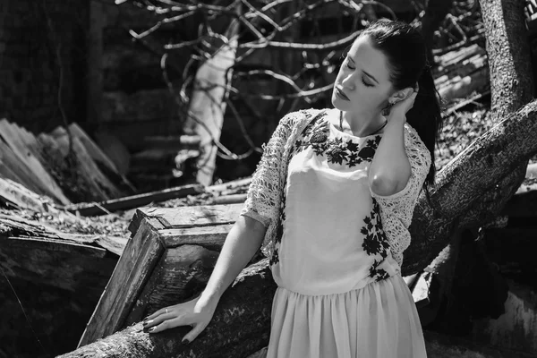 Beautiful brunette in vintage vearing — Stock Photo, Image