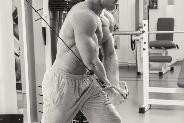 Muscular man working out with weights — Stock Photo, Image