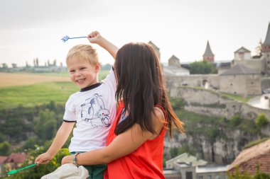 Anne ve oğlu seyahat.