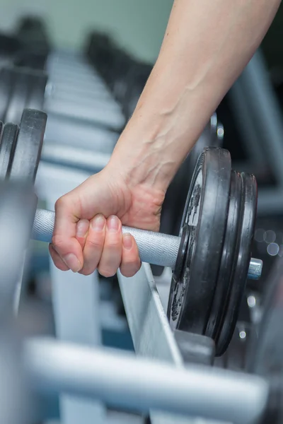 Hand holding dumbbell. — Stock Photo, Image