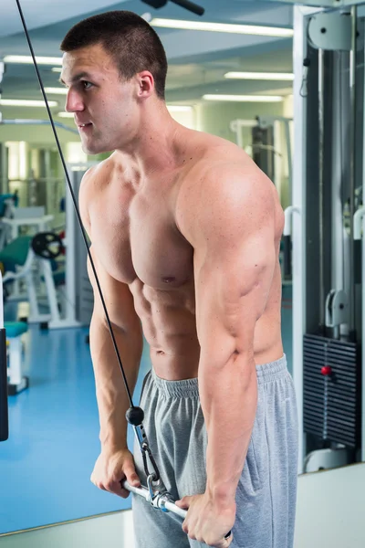 Fit man exercising at the gym. — Stock Photo, Image